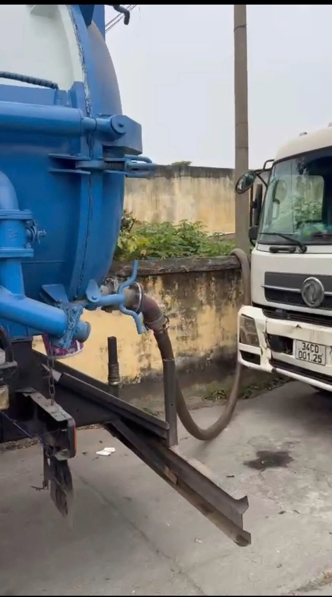 Thông tắc cống bằng máy lò xo hiện đại